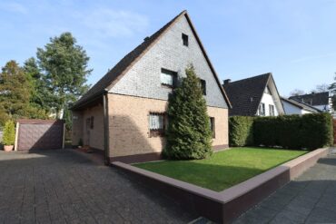 JA, zum freistehenden Einfamilienhaus mit Garage und Garten in ruhiger Lage von Solingen-Katternberg – Bild: 28032