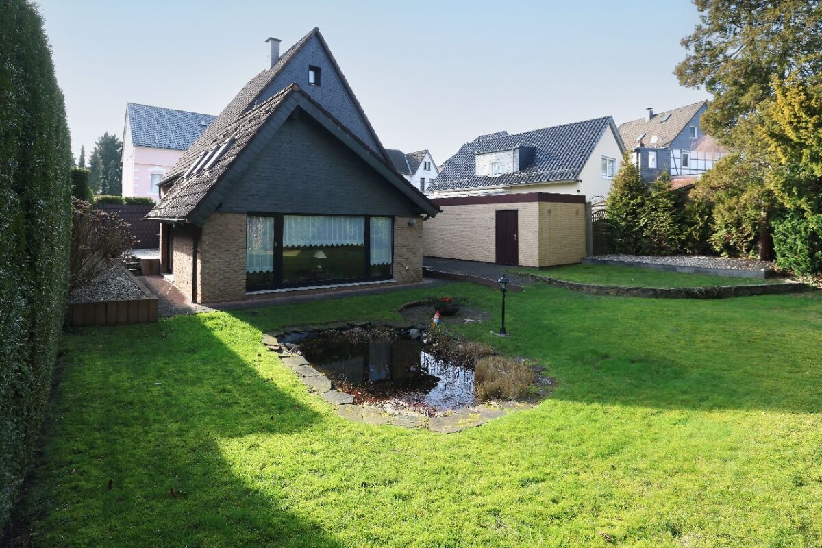 JA, zum freistehenden Einfamilienhaus mit Garage und Garten in ruhiger Lage von Solingen-Katternberg – Bild: 28040