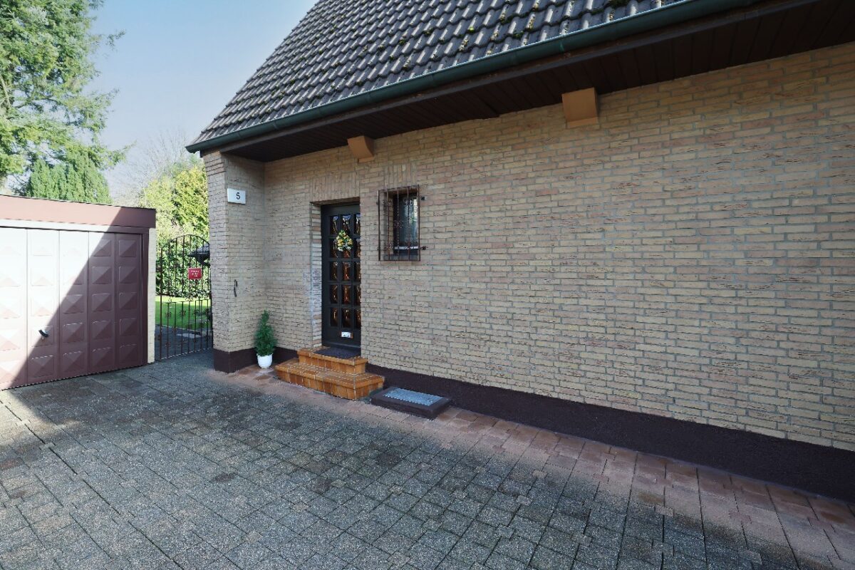 JA, zum freistehenden Einfamilienhaus mit Garage und Garten in ruhiger Lage von Solingen-Katternberg – Bild: 28050