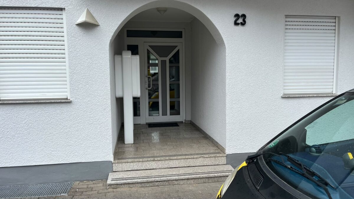 JA, zur renovierten 3-Zimmer-Wohnung mit Balkon + Tiefgaragenstellplatz in zentraler Lage von Ohligs – Bild: 27997