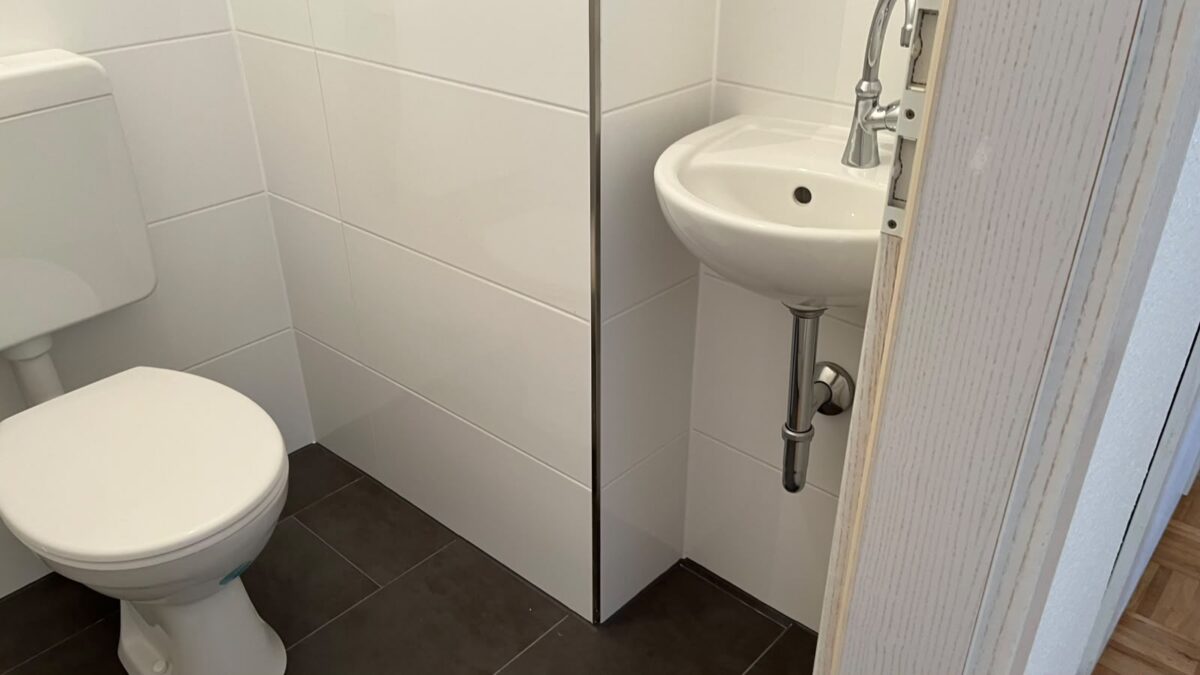 JA, zur renovierten 3-Zimmer-Wohnung mit Balkon + Tiefgaragenstellplatz in zentraler Lage von Ohligs – Bild: 28001