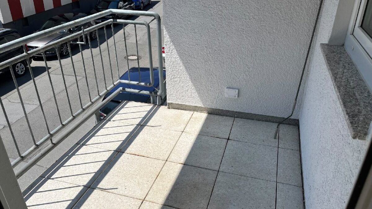 JA, zur renovierten 3-Zimmer-Wohnung mit Balkon + Tiefgaragenstellplatz in zentraler Lage von Ohligs – Bild: 28004