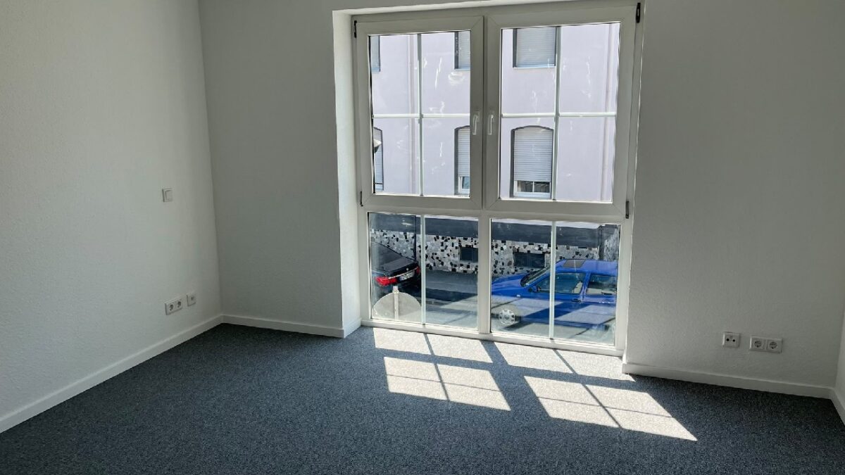 JA, zur renovierten 3-Zimmer-Wohnung mit Balkon + Tiefgaragenstellplatz in zentraler Lage von Ohligs – Bild: 28007