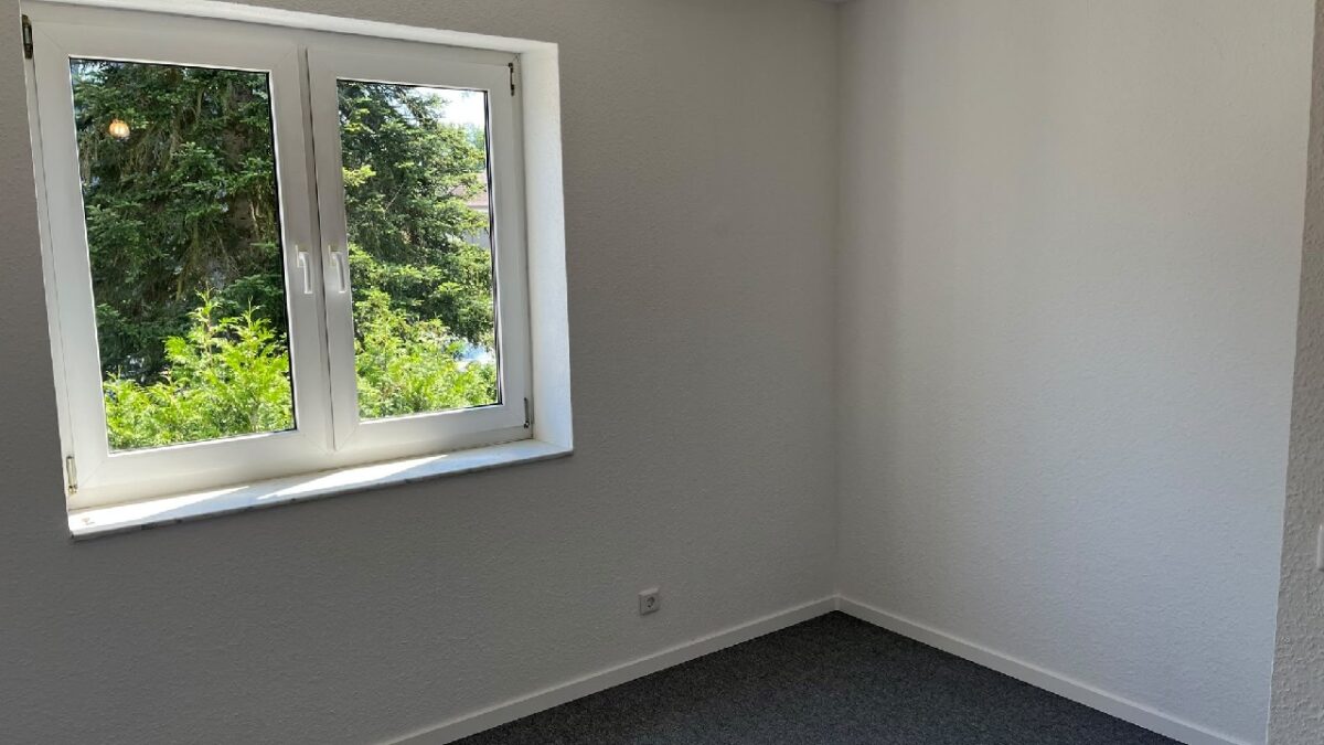JA, zur renovierten 3-Zimmer-Wohnung mit Balkon + Tiefgaragenstellplatz in zentraler Lage von Ohligs – Bild: 28009