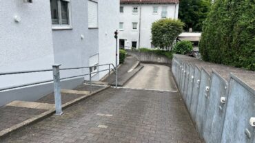 JA, zur renovierten 3-Zimmer-Wohnung mit Balkon + Tiefgaragenstellplatz in zentraler Lage von Ohligs – Bild: 28014