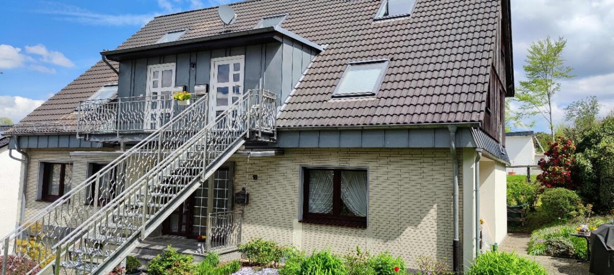 JA, zur idyllischen Hofschaft am Lochbachtal – Einfamilienhaus mit 2 Einliegerwohnungen und Garten – Bild: 28569