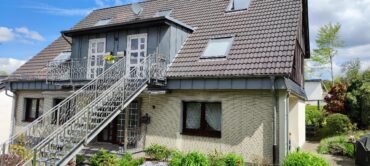JA, zur idyllischen Hofschaft am Lochbachtal – Einfamilienhaus mit 2 Einliegerwohnungen und Garten – Bild: 28569