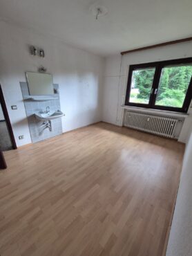 JA, zur idyllischen Hofschaft am Lochbachtal – Einfamilienhaus mit 2 Einliegerwohnungen und Garten – Bild: 28580