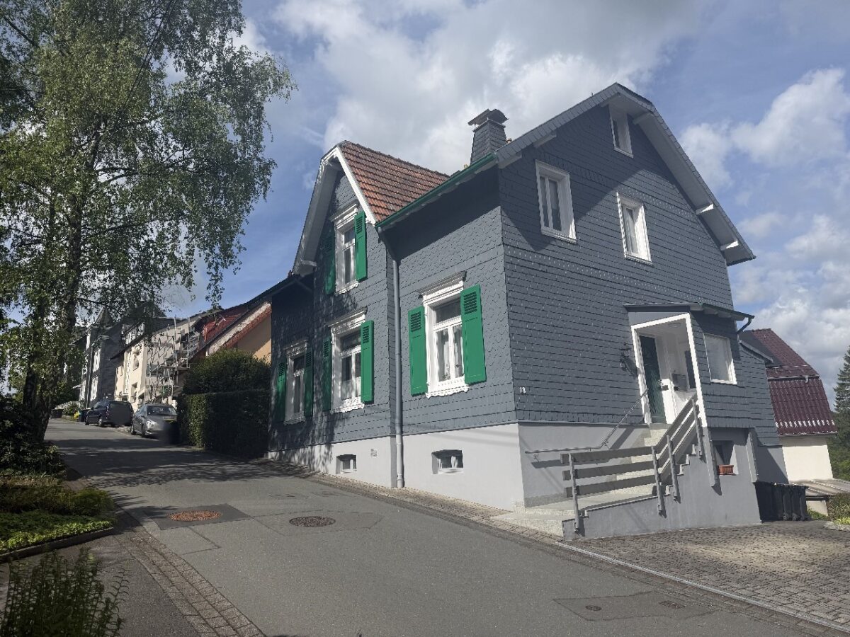 JA, zum gepflegten Zweifamilienhaus mit großem Garten und Stellplätzen in Wuppertal-Beyenburg! – Bild: 28245