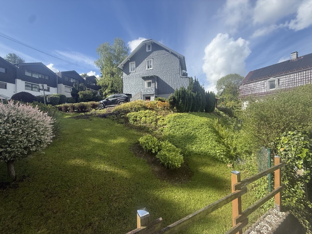 JA, zum gepflegten Zweifamilienhaus mit großem Garten und Stellplätzen in Wuppertal-Beyenburg! – Bild: 28249