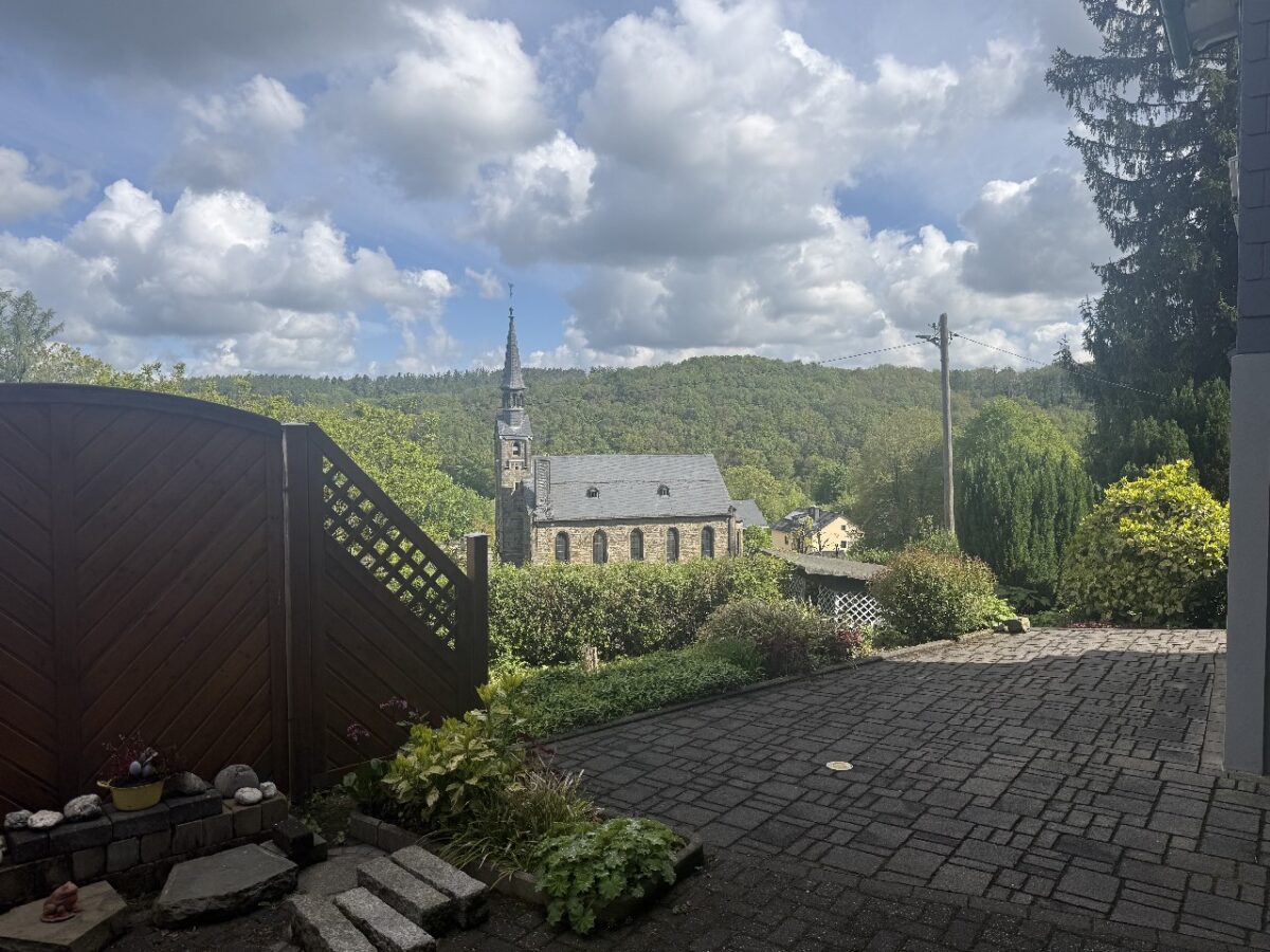 JA, zum gepflegten Zweifamilienhaus mit großem Garten und Stellplätzen in Wuppertal-Beyenburg! – Bild: 28252