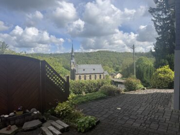 JA, zum gepflegten Zweifamilienhaus mit großem Garten und Stellplätzen in Wuppertal-Beyenburg! – Bild: 28252