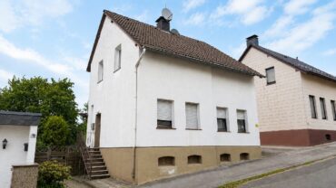 JA, zum ruhig gelegenen Ein-/Zweifamilienhaus mit Garagen  und  schönem Garten – Nähe Ittertal! – Bild: 28294