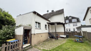 JA, zum ruhig gelegenen Ein-/Zweifamilienhaus mit Garagen  und  schönem Garten – Nähe Ittertal! – Bild: 28295