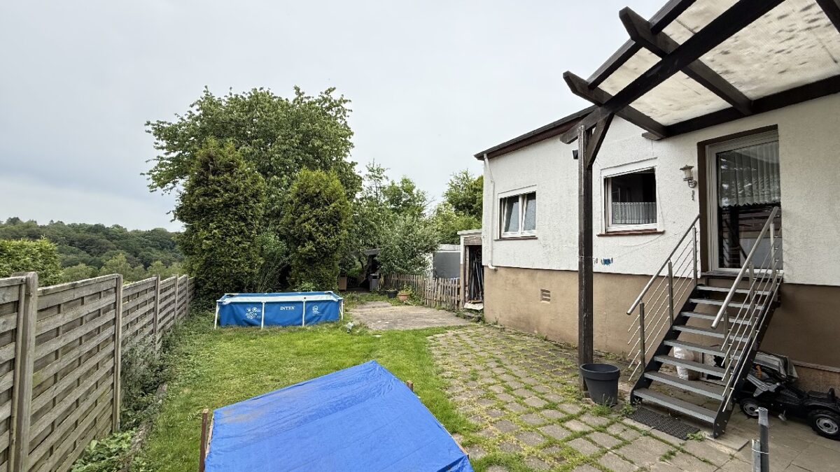 JA, zum ruhig gelegenen Ein-/Zweifamilienhaus mit Garagen  und  schönem Garten – Nähe Ittertal! – Bild: 28296