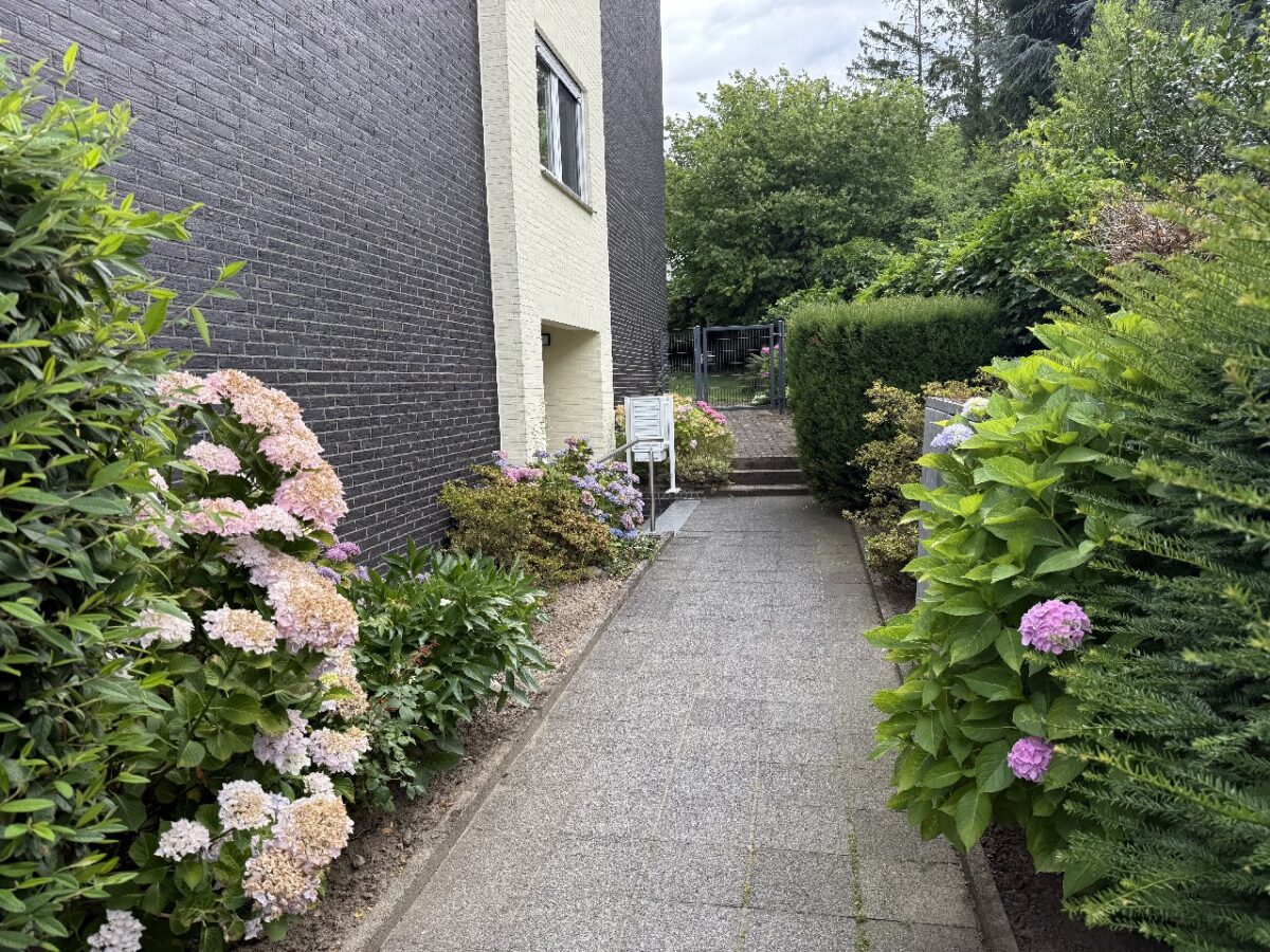 JA, zur soliden 3-Zimmer-Eigentumswohnung mit Sonnenloggia in zentraler Lage von Solingen-Wald – Bild: 28275
