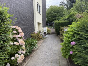 JA, zur soliden 3-Zimmer-Eigentumswohnung mit Sonnenloggia in zentraler Lage von Solingen-Wald – Bild: 28275