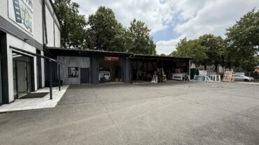JA, zur großzügigen Gewerbehalle mit Büro-, Lagerfläche  und  großen Außenlagerflächen in Solingen-Wald – Bild: 28381