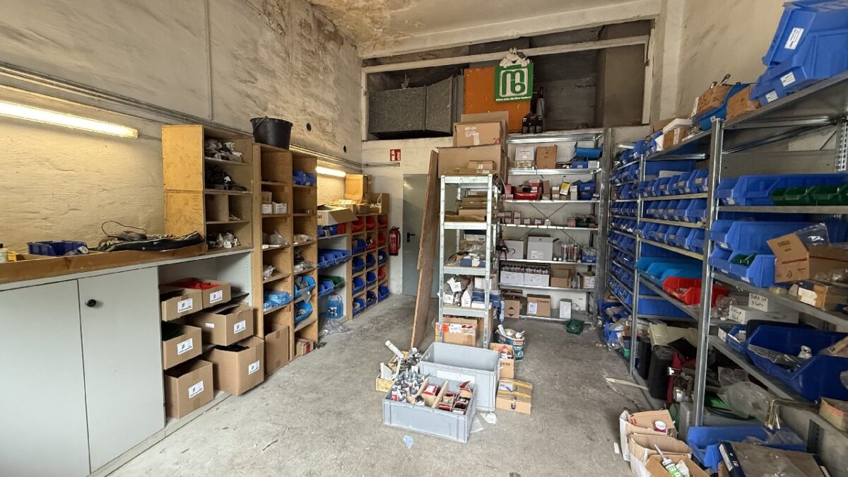 JA, zur großzügigen Gewerbehalle mit Büro-, Lagerfläche  und  großen Außenlagerflächen in Solingen-Wald – Bild: 28384