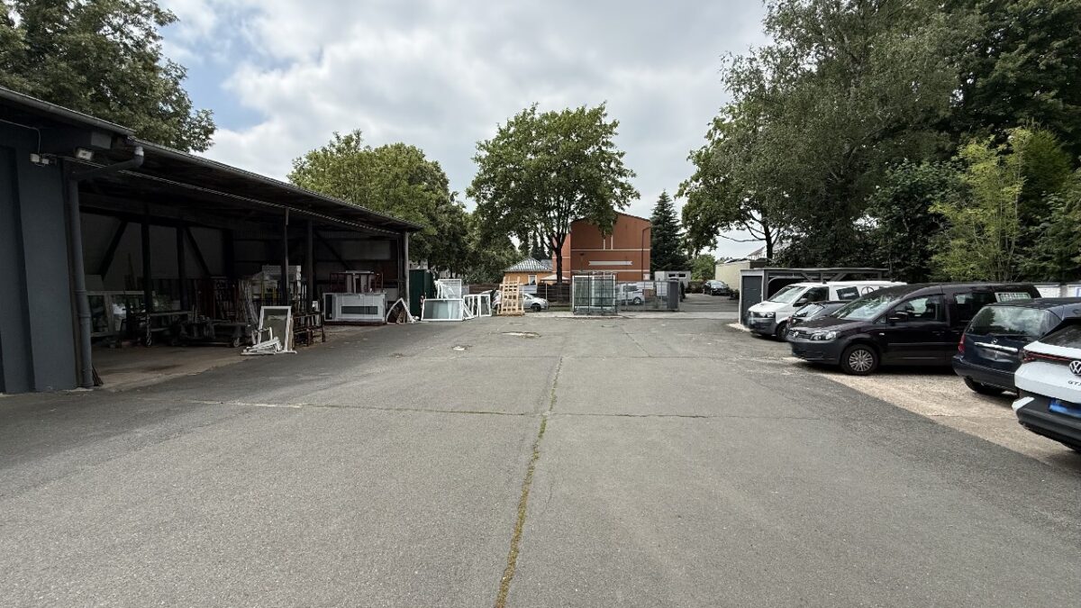 JA, zur großzügigen Gewerbehalle mit Büro-, Lagerfläche  und  großen Außenlagerflächen in Solingen-Wald – Bild: 28386