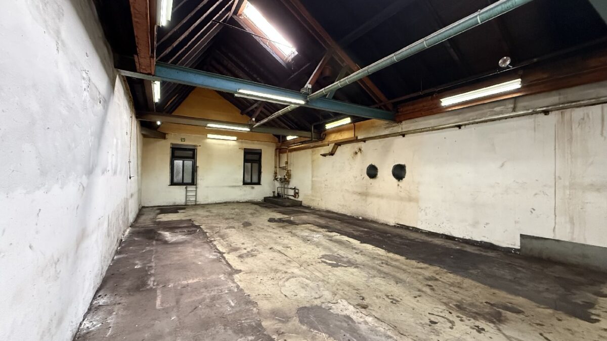 JA, zur Gewerbeliegenschaft mit Lagerhalle, Betriebsgebäude und Wohnhaus in Solingen-Wald – Bild: 28798