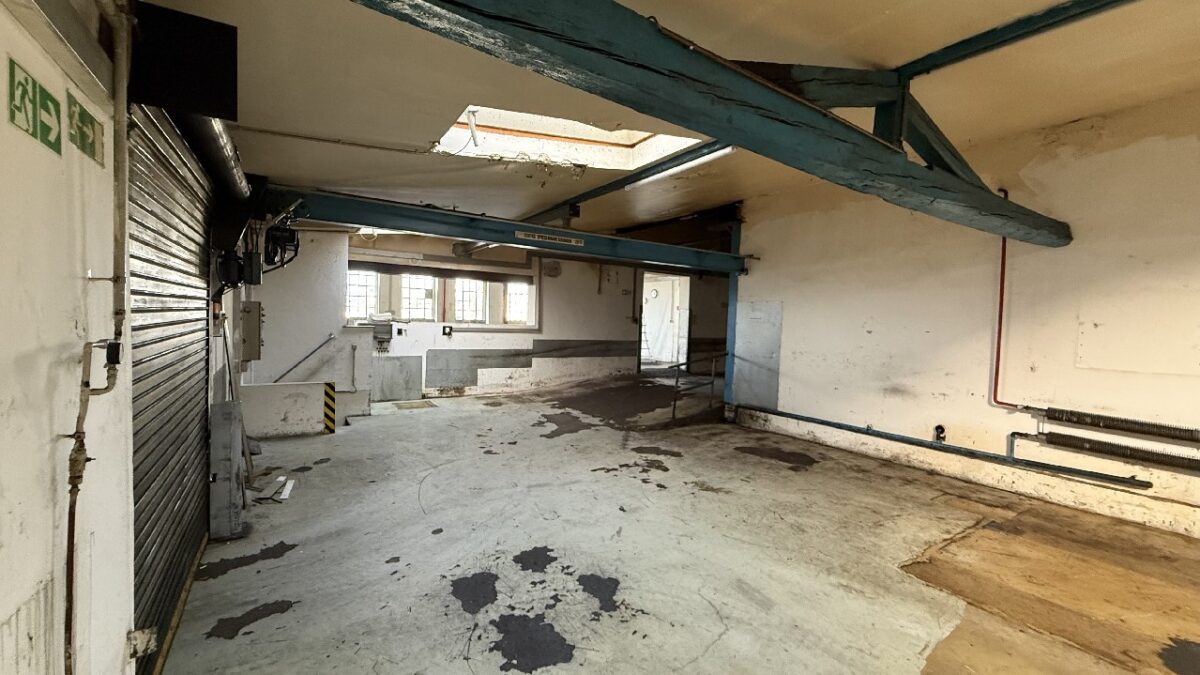 JA, zur Gewerbeliegenschaft mit Lagerhalle, Betriebsgebäude und Wohnhaus in Solingen-Wald – Bild: 28799