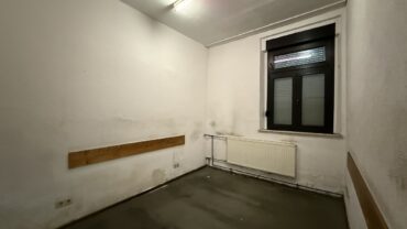 JA, zur Gewerbeliegenschaft mit Lagerhalle, Betriebsgebäude und Wohnhaus in Solingen-Wald – Bild: 28802