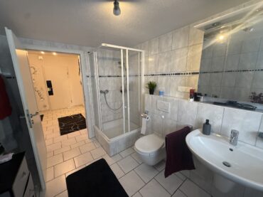 JA, zur gepflegten 3-Zimmer-Eigentumswohnung mit Balkon und Stellplatz in Solingen-Gräfrath! – Bild: 28831