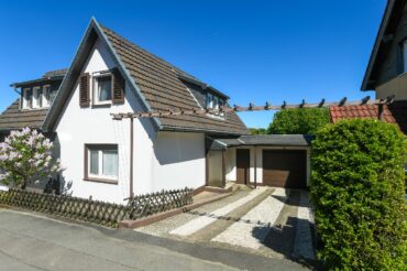 JA, zum Einfamilienhaus mit Einliegerwohnung,Garten und Garage in ruhiger Lage von Solingen-Gräfrath – Bild: 28956