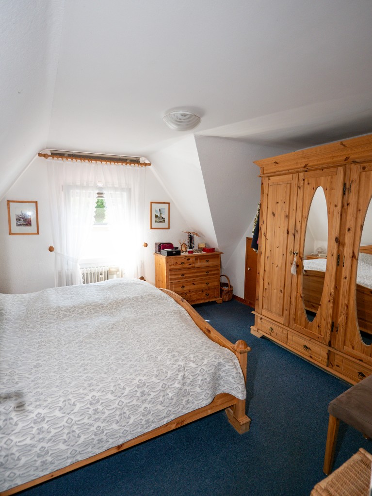 JA, zum Einfamilienhaus mit Einliegerwohnung,Garten und Garage in ruhiger Lage von Solingen-Gräfrath – Bild: 28977