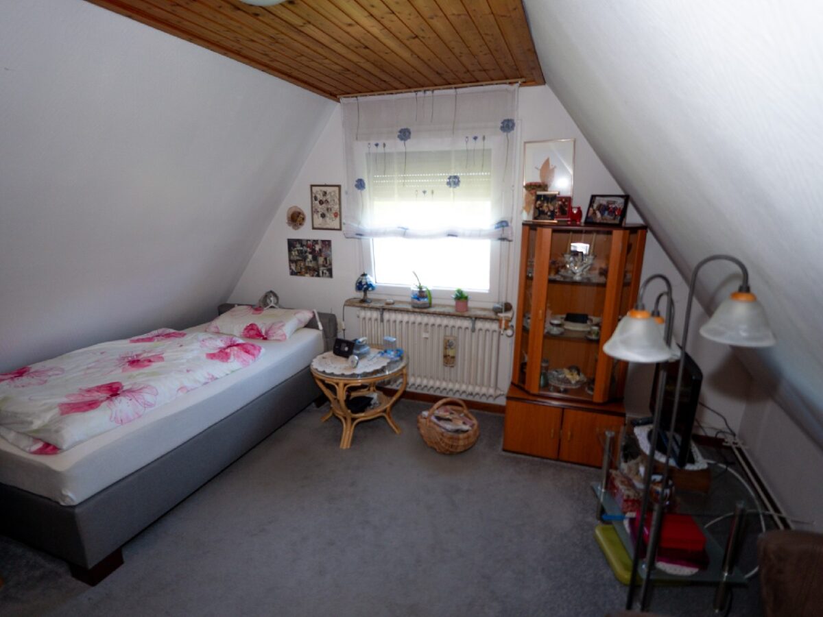 JA, zum Einfamilienhaus mit Einliegerwohnung,Garten und Garage in ruhiger Lage von Solingen-Gräfrath – Bild: 28978