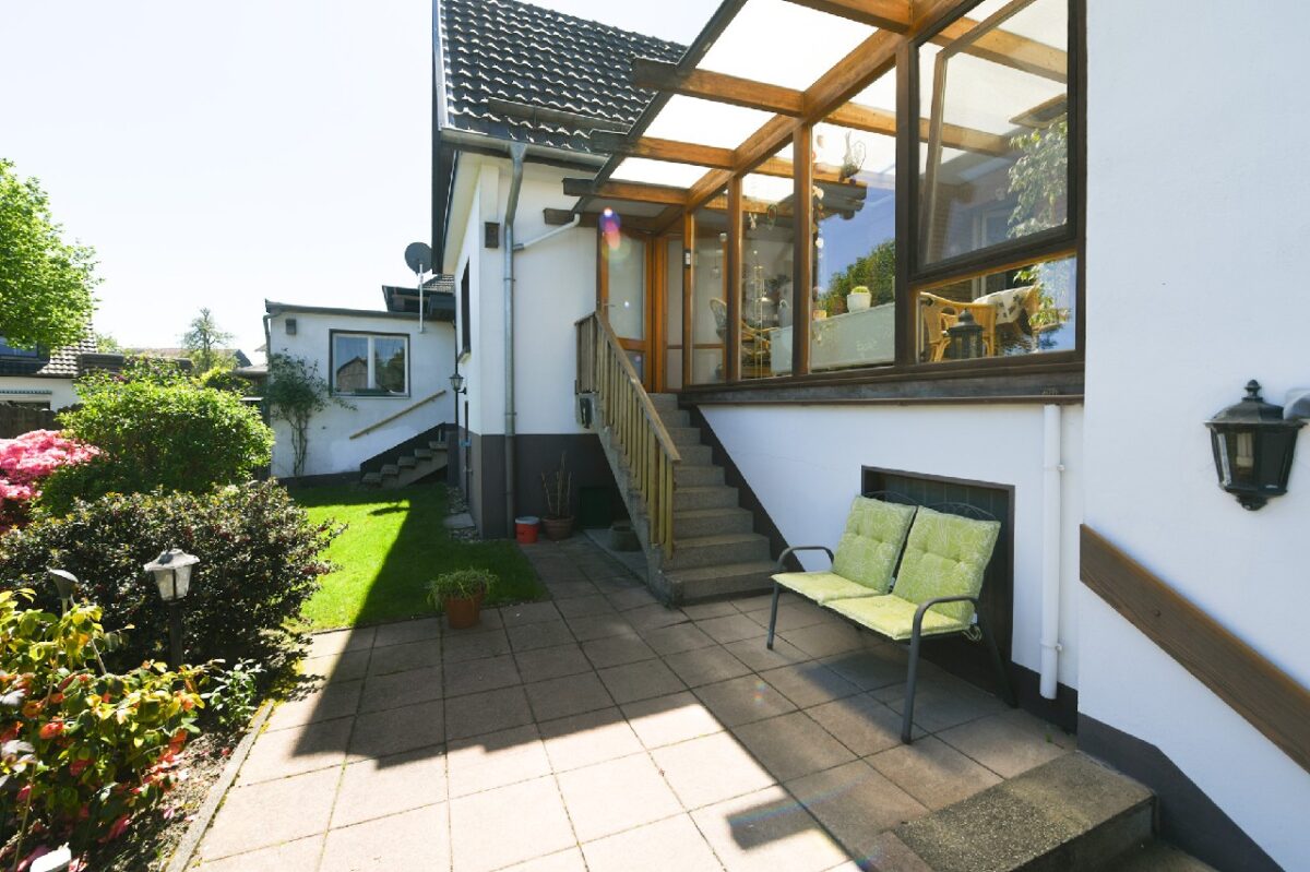 JA, zum Einfamilienhaus mit Einliegerwohnung,Garten und Garage in ruhiger Lage von Solingen-Gräfrath – Bild: 28959