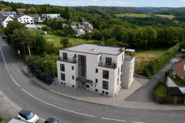 JA, zur exklusiven Neubau-Mietwohnung mit unverbaubarem Weitblick ins Grüne! – Bild: 29158