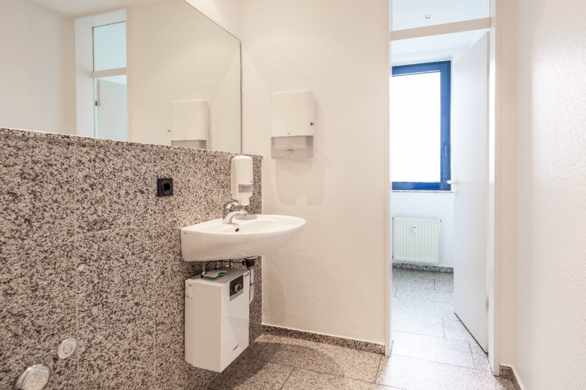 Bürohaus mit langfristigen Mietverträgen in hervorragender Lage. Anlageobjekt ohne Käuferprovision! – Bild: 29327