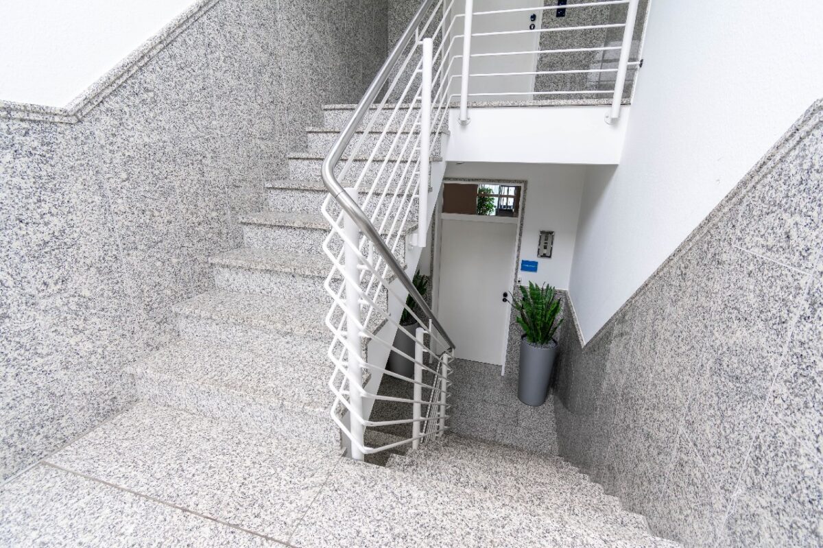 Bürohaus mit langfristigen Mietverträgen in hervorragender Lage. Anlageobjekt ohne Käuferprovision! – Bild: 29329