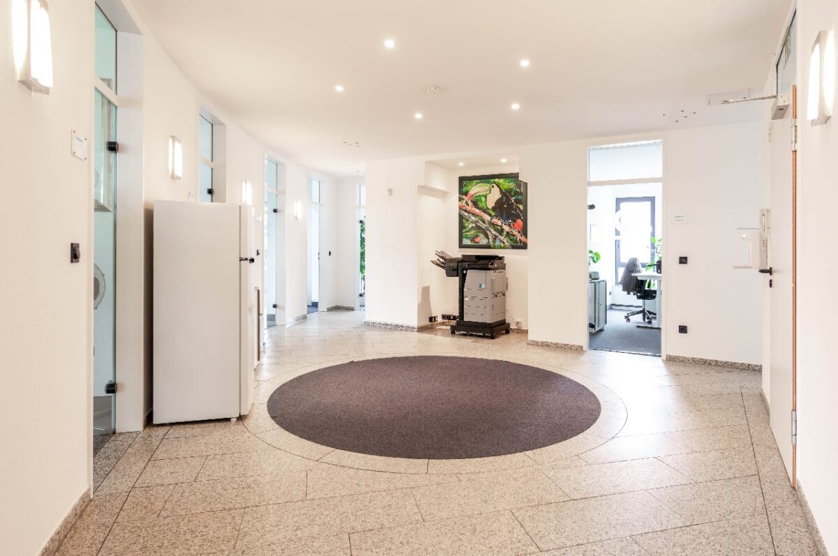 Bürohaus mit langfristigen Mietverträgen in hervorragender Lage. Anlageobjekt ohne Käuferprovision! – Bild: 29330