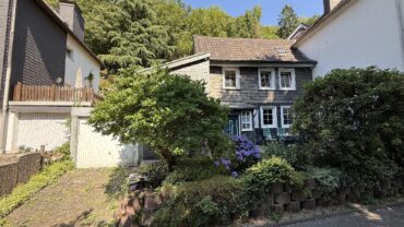 JA, zum charmanten Fachwerkhaus mit Garage im historischen Solingen-Unterburg – Bild: 29073