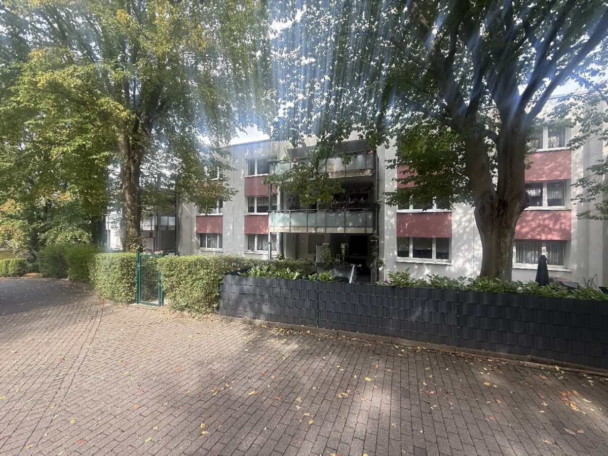 JA, zur 3-Zimmer-Eigentumswohnung mit großem Balkon und Stellplatz in begehrter Lage Nähe Klinikum! – Bild: 29048