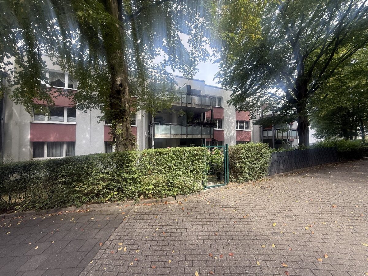 JA, zur 3-Zimmer-Eigentumswohnung mit großem Balkon und Stellplatz in begehrter Lage Nähe Klinikum! – Bild: 29050