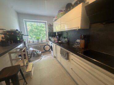 JA, zur 3-Zimmer-Eigentumswohnung mit großem Balkon und Stellplatz in begehrter Lage Nähe Klinikum! – Bild: 29056