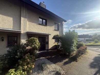 JA, zur neuwertigen Doppelhaushälfte mit Dachterrasse + Garten ‚Montanushof‘ in Solingen-Aufderhöhe – Bild: 29765