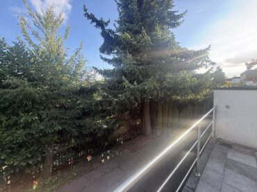 JA, zur modernisierten Doppelhaushälfte mit Weitblick und zwei Garagen in der Solinger Südstadt – Bild: 29773