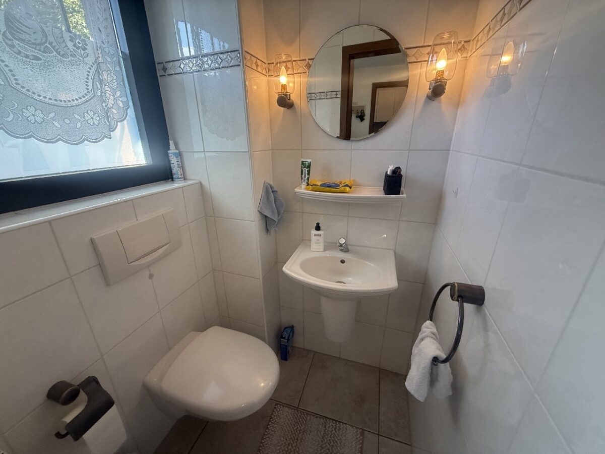 JA, zur modernisierten Doppelhaushälfte mit Weitblick und zwei Garagen in der Solinger Südstadt – Bild: 29774