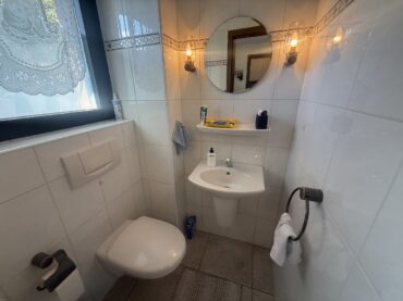 JA, zur modernisierten Doppelhaushälfte mit Weitblick und zwei Garagen in der Solinger Südstadt – Bild: 29774