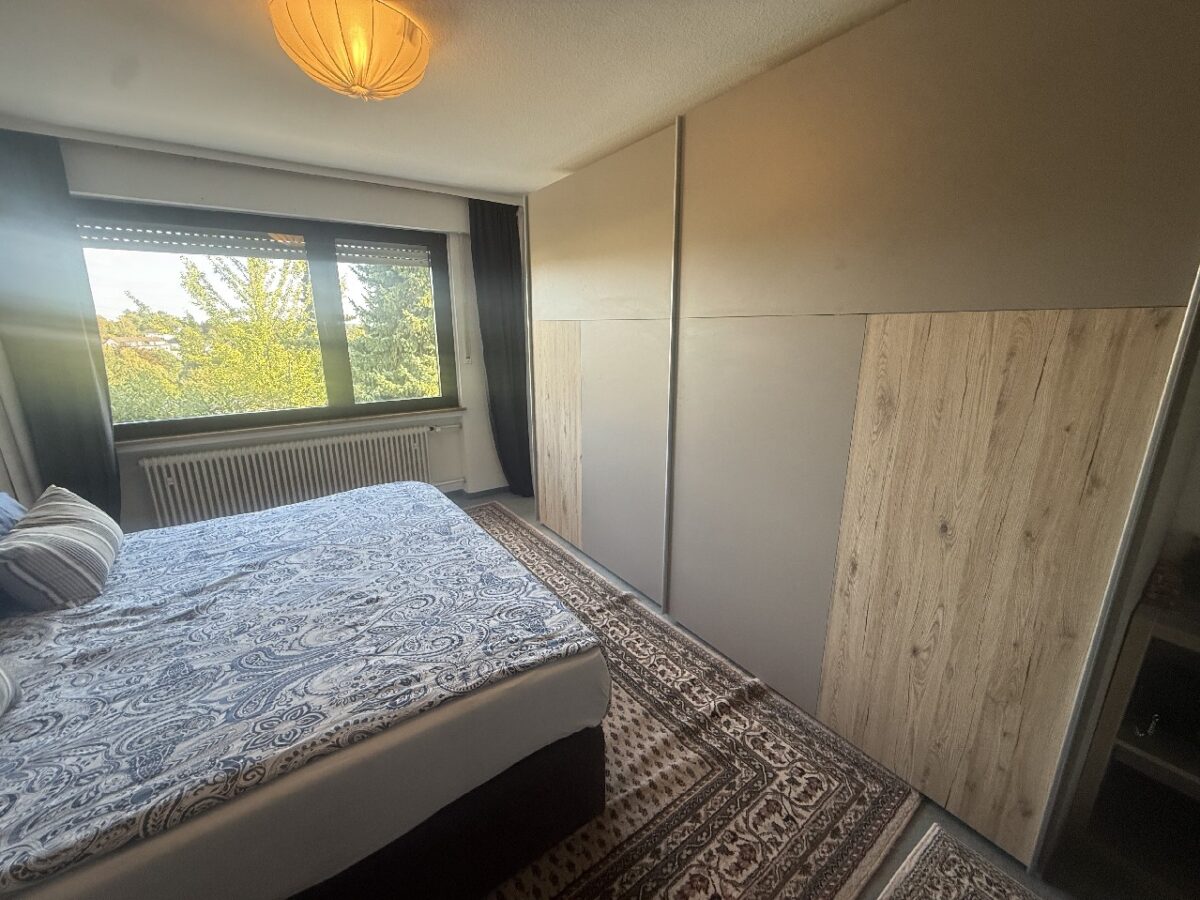 JA, zur modernisierten Doppelhaushälfte mit Weitblick und zwei Garagen in der Solinger Südstadt – Bild: 29776