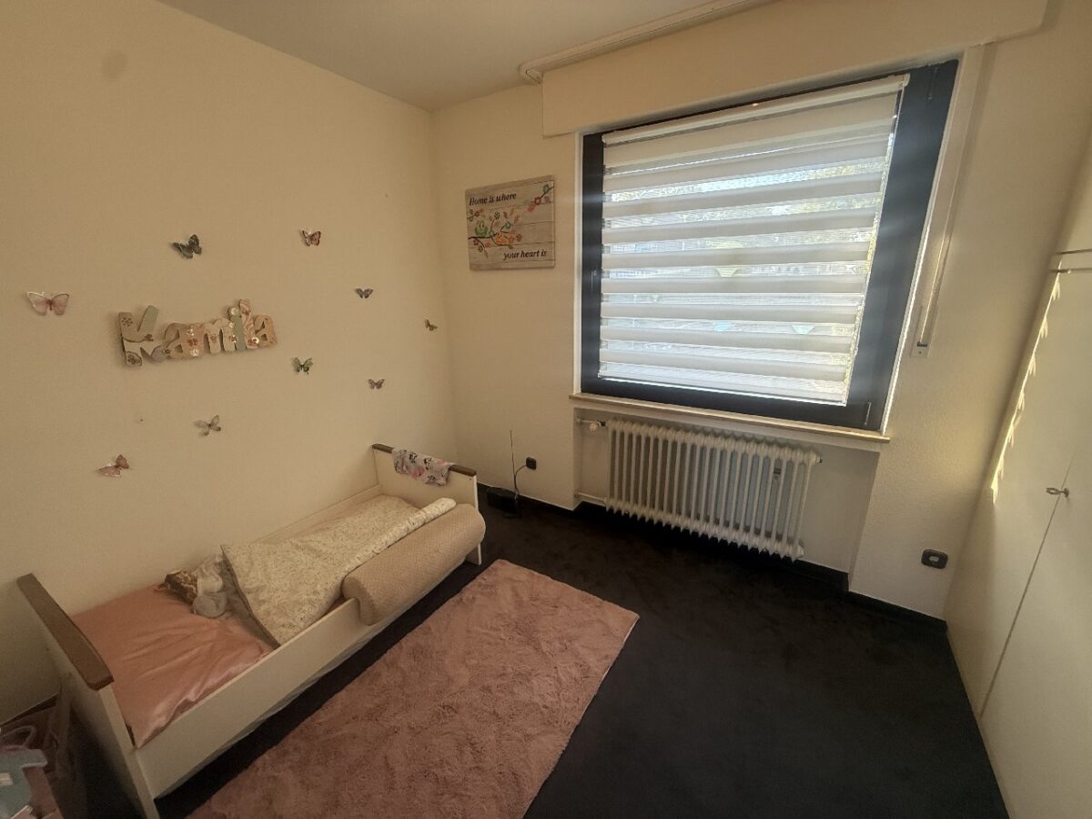 JA, zur modernisierten Doppelhaushälfte mit Weitblick und zwei Garagen in der Solinger Südstadt – Bild: 29777