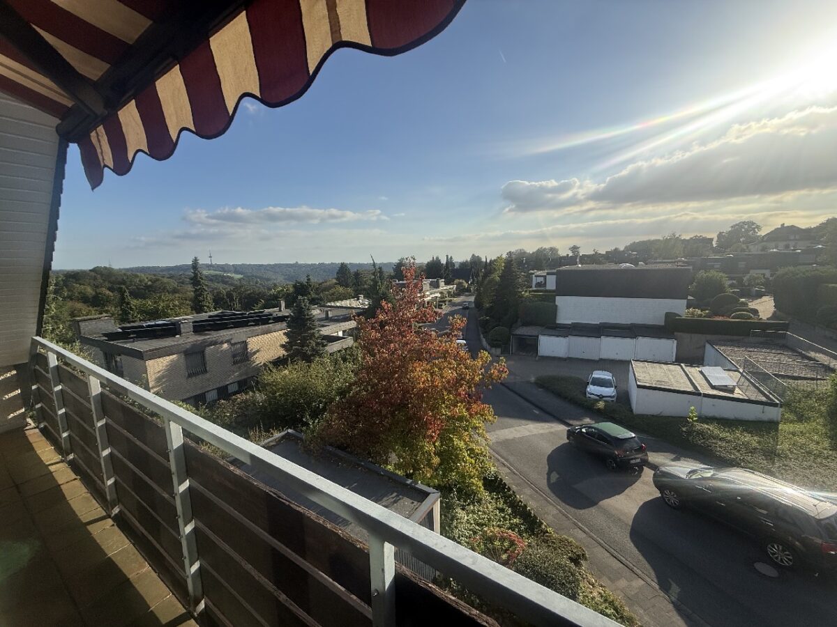 JA, zur modernisierten Doppelhaushälfte mit Weitblick und zwei Garagen in der Solinger Südstadt – Bild: 29782