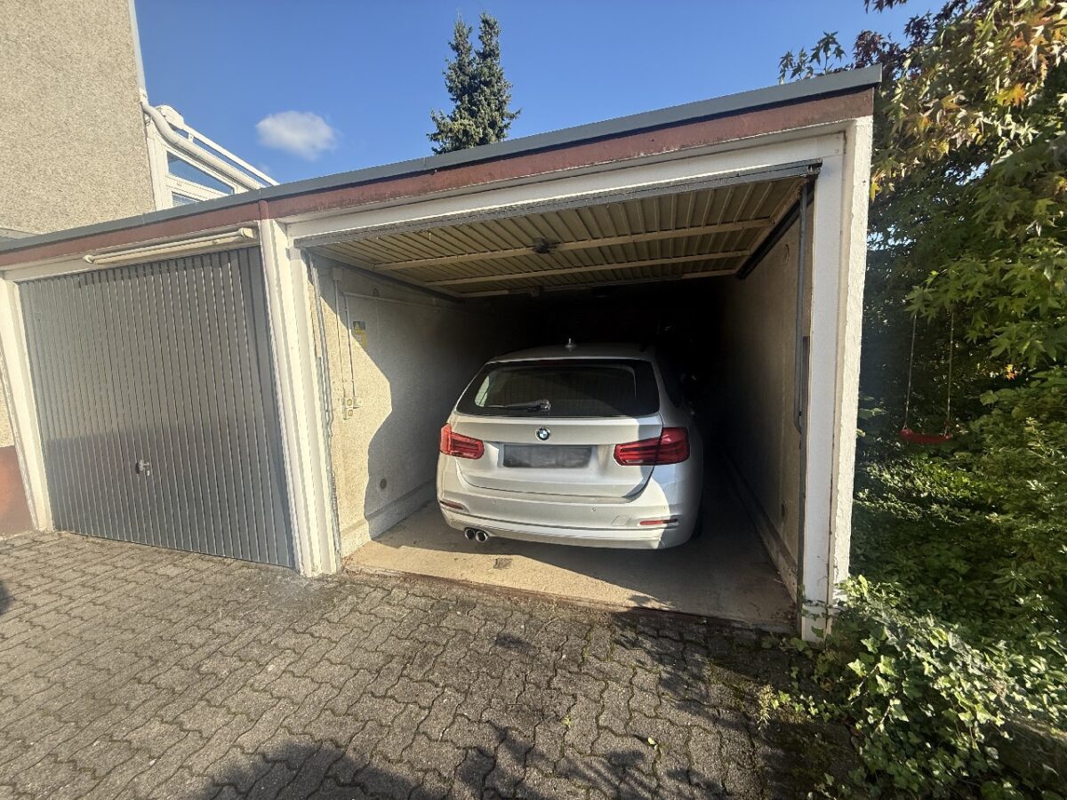 JA, zur modernisierten Doppelhaushälfte mit Weitblick und zwei Garagen in der Solinger Südstadt – Bild: 29784