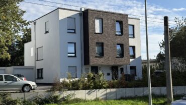 JA, zur neuwertigen Doppelhaushälfte mit Dachterrasse + Garten ‚Montanushof‘ in Solingen-Aufderhöhe – Bild: 29890