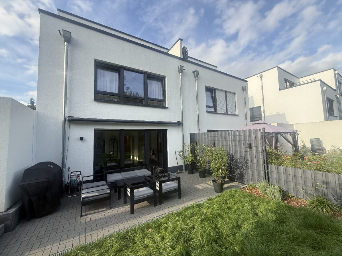 JA, zur neuwertigen Doppelhaushälfte mit Dachterrasse + Garten ‚Montanushof‘ in Solingen-Aufderhöhe – Bild: 29893